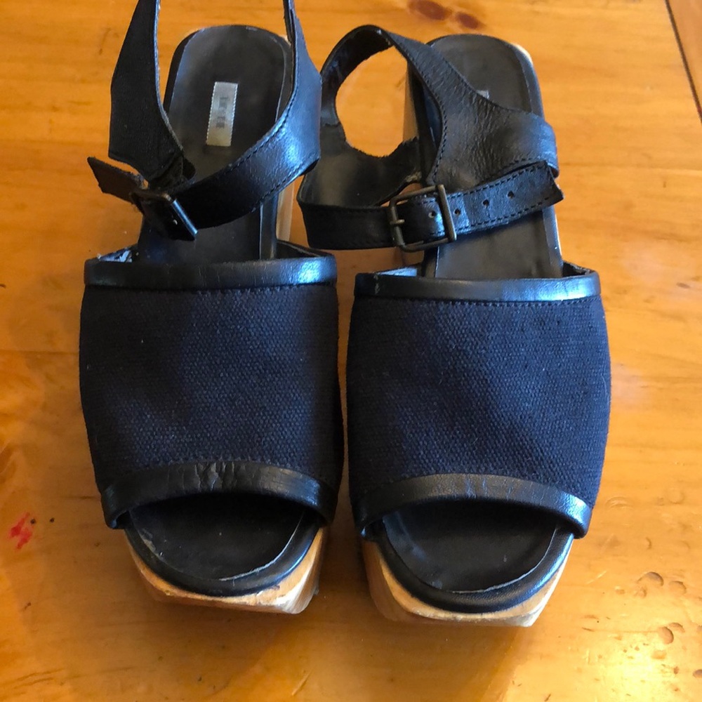 Wood shoes